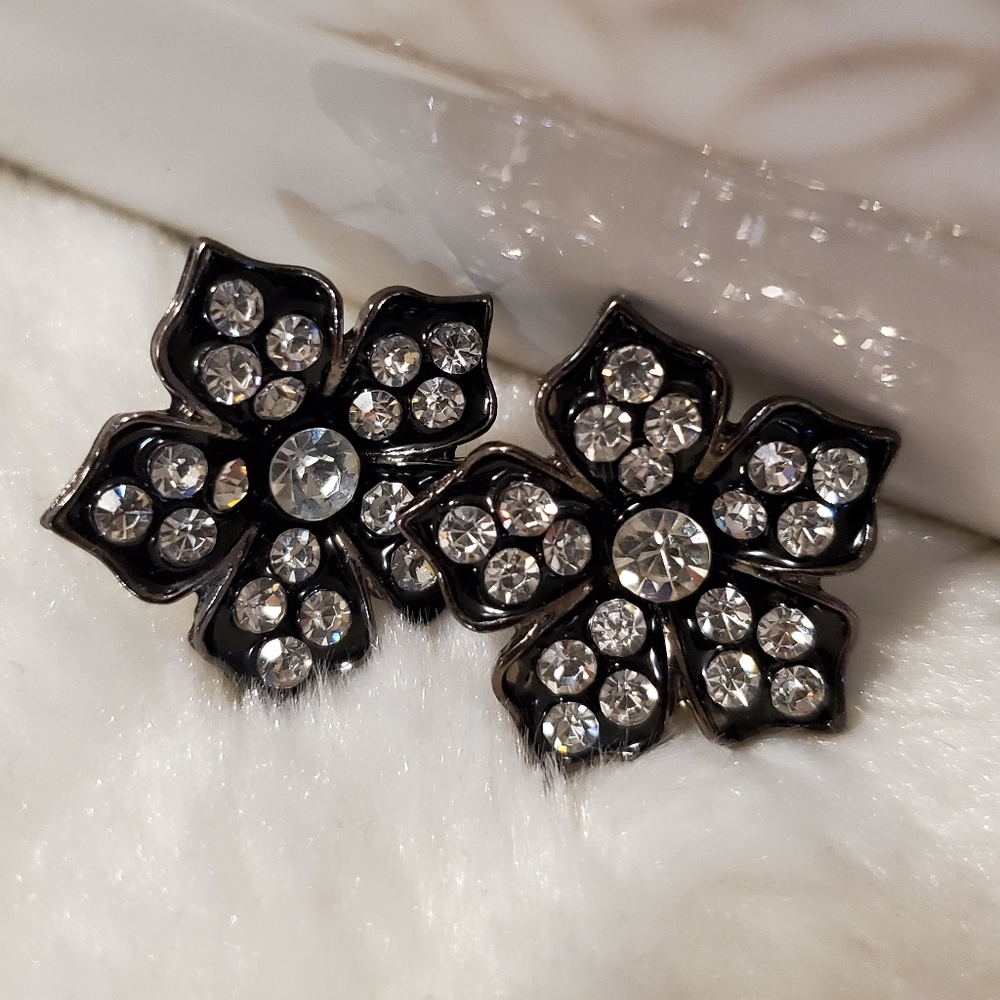 LARGE FLOWER STUDS